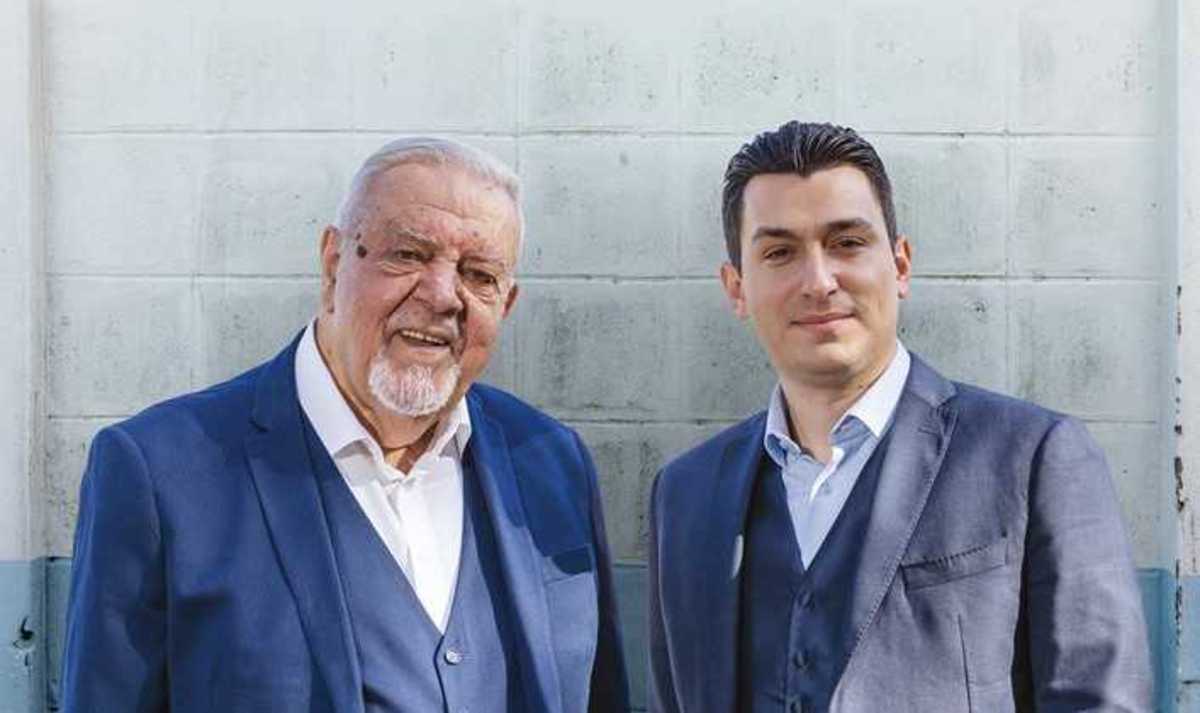 Πετρολούκας Χαλκιάς   Βασίλης Κώστας