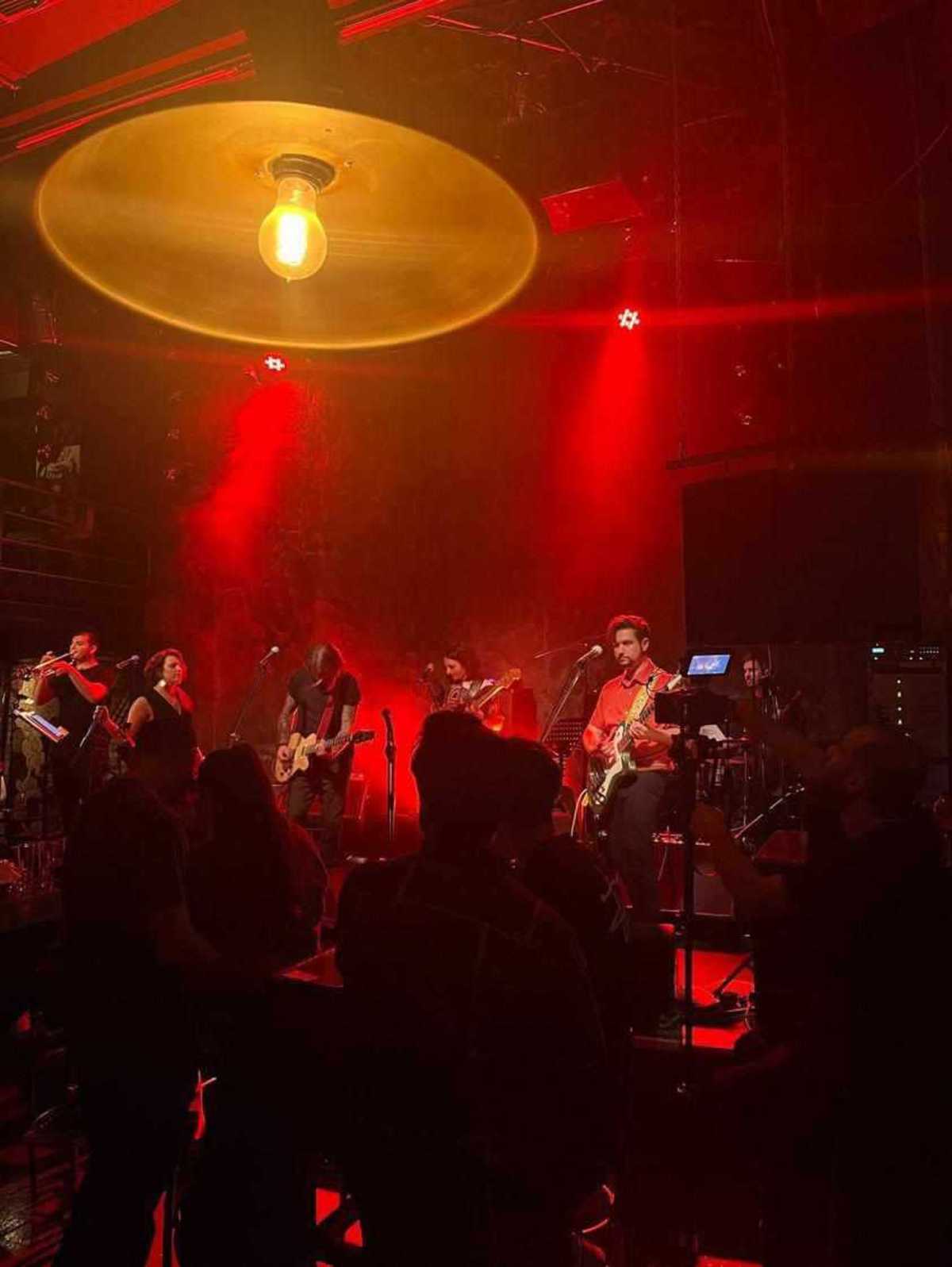 Ο Στέλιος Τσουκιάς «full band» @ Σταυρό του Νότου Club