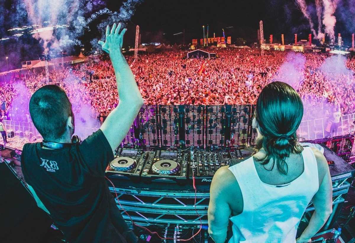 Dimitri Vegas & Like Mike bringing the madness at EJEKT Festival 2016!