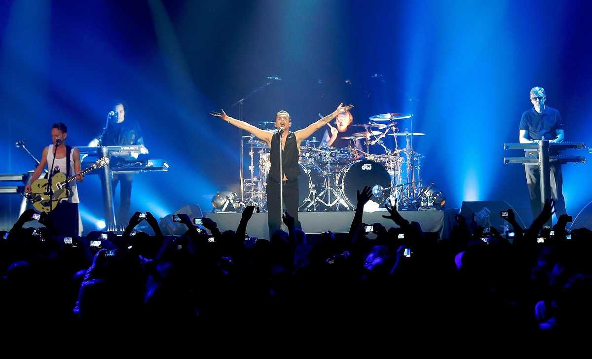 Depeche Mode @ Terra Vibe 2017: Λεπτό προς Λεπτό