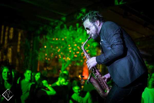 Max the Sax: Δε γίνεται τώρα να βγει «μαύρη» μουσική όπως το '50 Max the Sax: Δε γίνεται τώρα να βγει «μαύρη» μουσική όπως το '50
