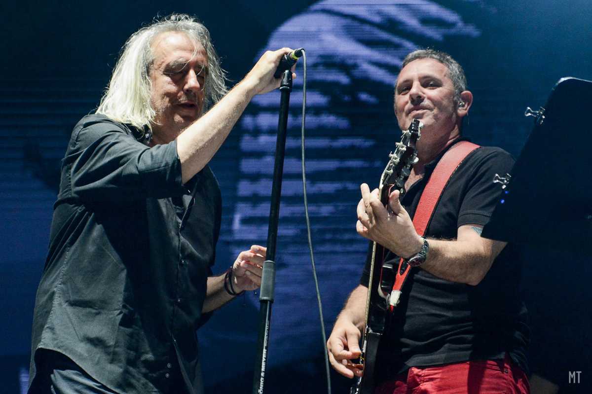 Γιάννης Αγγελάκας + Παύλος Παυλίδης @ Πλατεία Νερού: Βάλε φωτιά σε ό,τι σε καίει