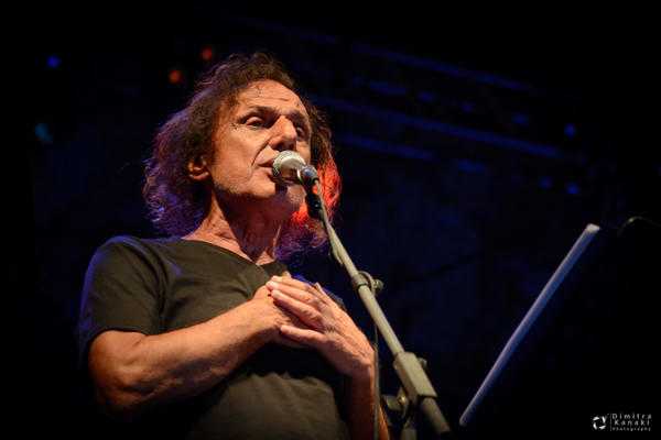 «Όσοι περπάτησαν μαζί μου»: Ο Θάνος Μικρούτσικος στη σκιά των Βράχων σε μια ιστορική συναυλία! «Όσοι περπάτησαν μαζί μου»: Ο Θάνος Μικρούτσικος στη σκιά των Βράχων σε μια ιστορική συναυλία!