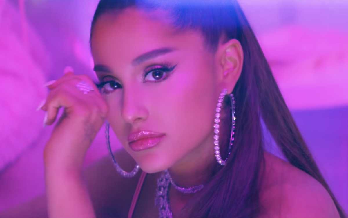 Ariana Grande: Η πρώτη που καταφέρνει κάτι τέτοιο μετά τους Beatles