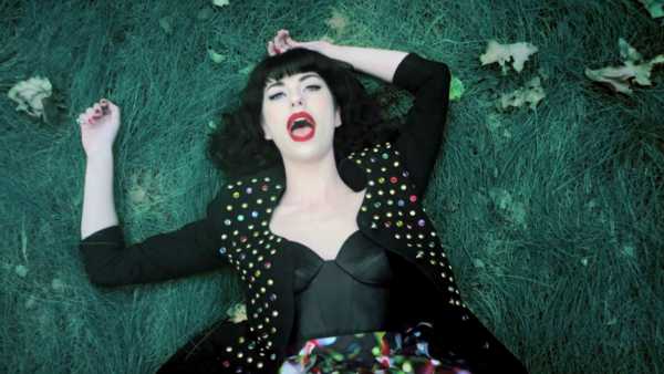 KIMBRA: Ονειρεύομαι να κάνω μια συναυλία στην Αιθιοπία με 2 special καλεσμένους