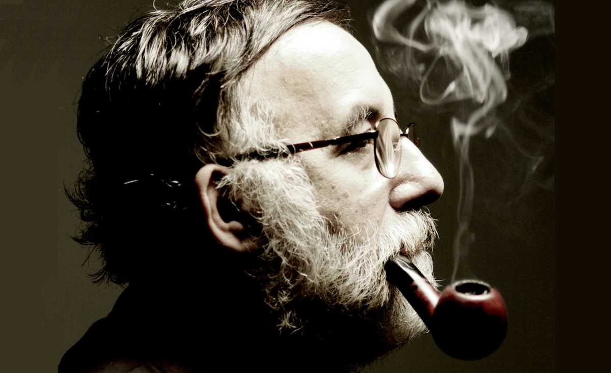 Θάνος Μικρούτσικος